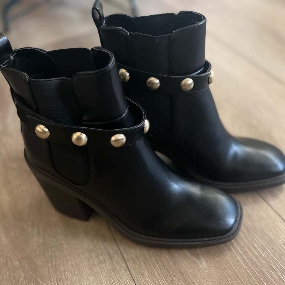 Kensie boots size 7.5. Excellent condition.